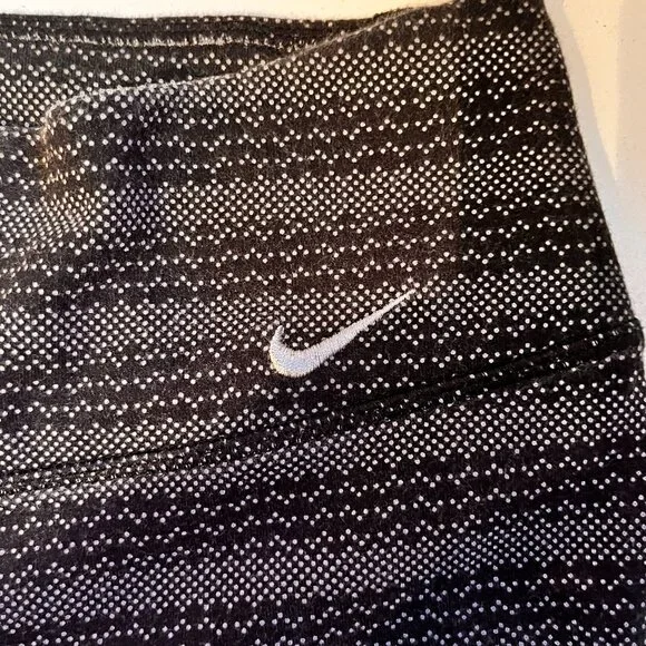 Nike Black + Grey Capri Legging Medium - Picture 4 of 5